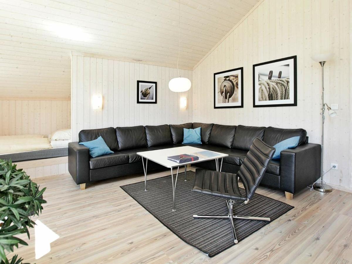 8 Person Holiday Home In Gro Enbrode Großenbrode Extérieur photo