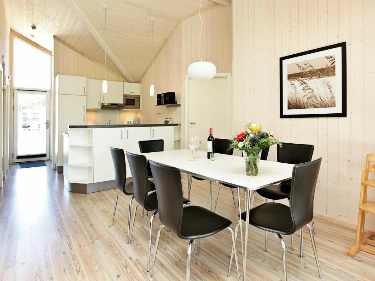 8 Person Holiday Home In Gro Enbrode Großenbrode Extérieur photo